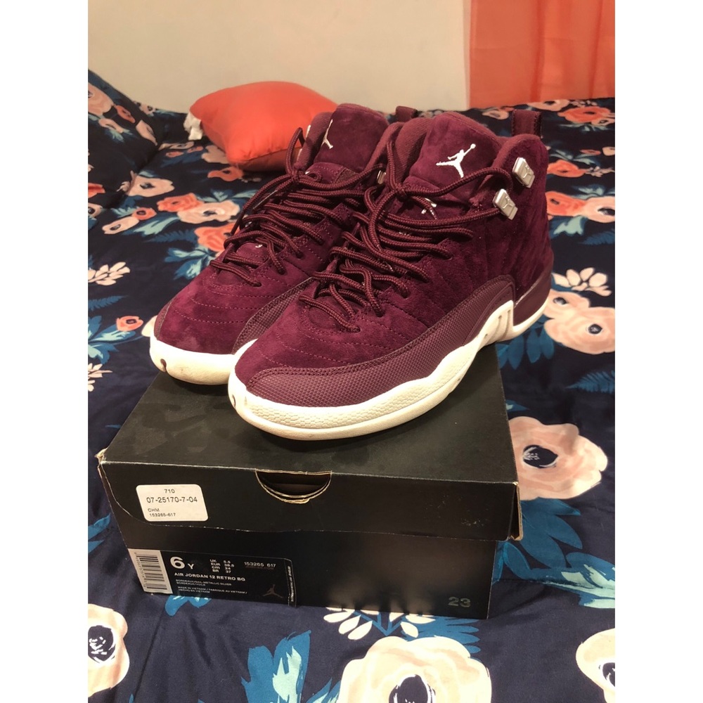 🎈🎈🎈USED SIZE 6 AIR JORDAN 12 RETRO VELVET🎈🎈🎈